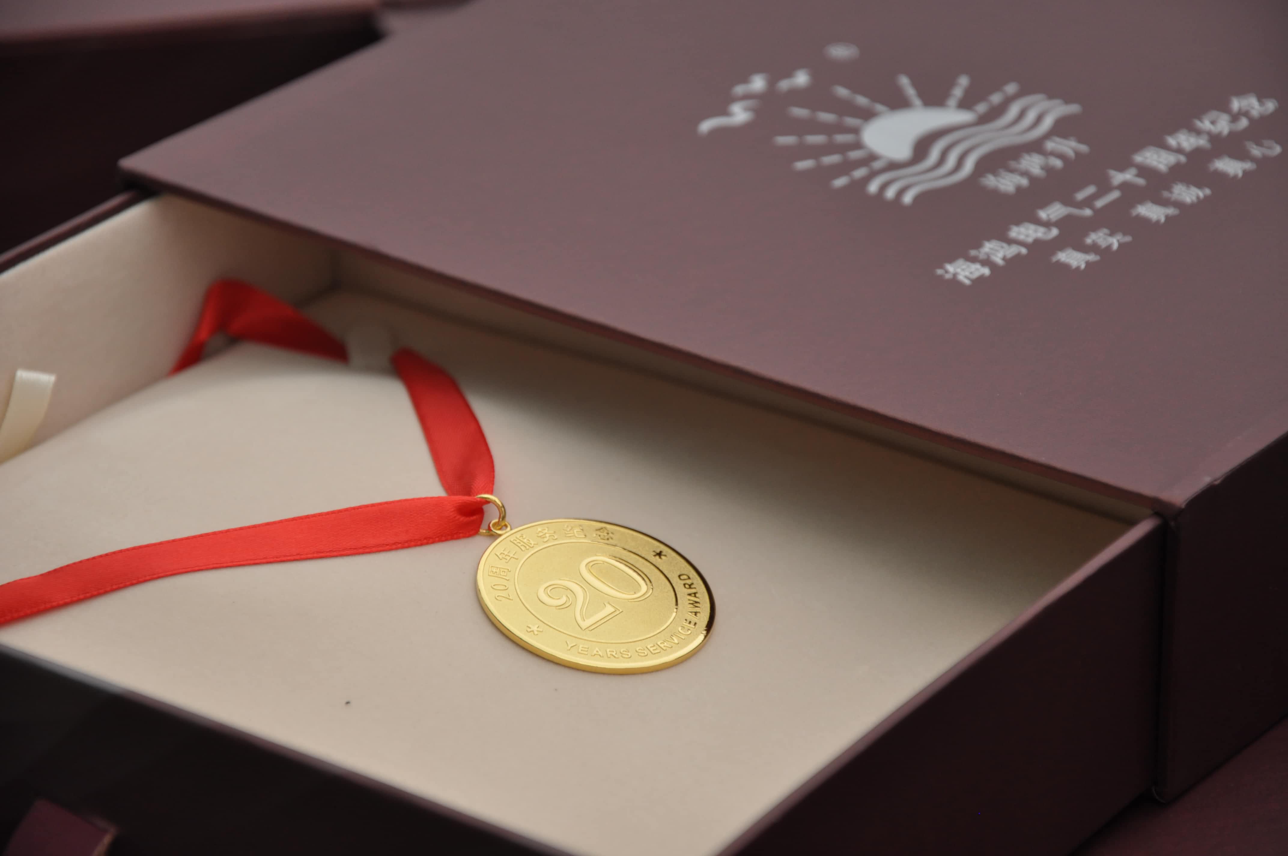 純金服務獎章獎勵